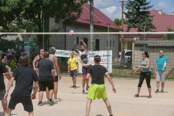 Na Volejbalovom turnaji  v Orávke opäť bodovali mladé tímy.